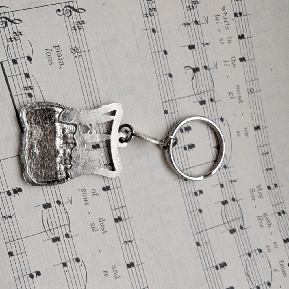 Silver Keychain with Cityscape Design - Picture 7 of 7